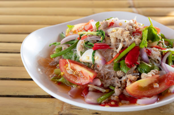 ยำวุ้นเส้น